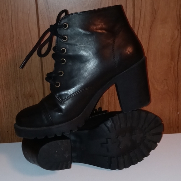 London Rebel boots size 4 with 3 " Chunky heels - Picture 2 of 11